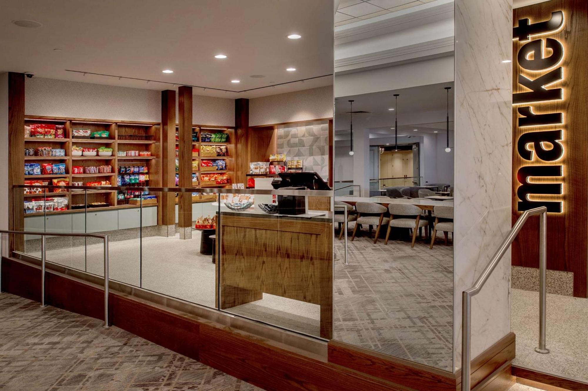Hilton St. Louis Airport 3*